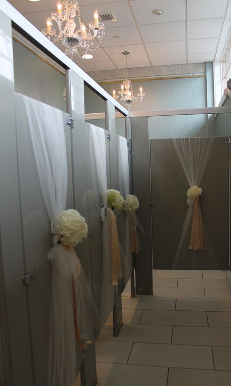 Wedding Restroom, Wedding Reception Rooms, Stall Decorations, Wedding Bathroom, Bathroom Stall, Wedding Entrance Decor, Decoration Restaurant, Wedding Entrance, Outdoor Bathrooms