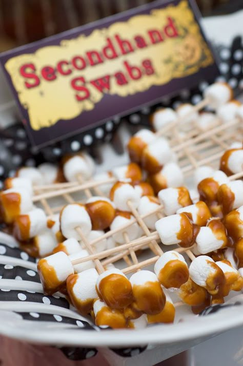 Secondhand Swabs! For those who like the taste of earwax (aka caramel on marshmallow)! Gross Halloween Foods, Shrek Birthday Party, Scary Halloween Food, Shrek Birthday, Shrek Party, Brain Healthy Foods, Halloween Food Ideas, Halloween Foods, Food For Party