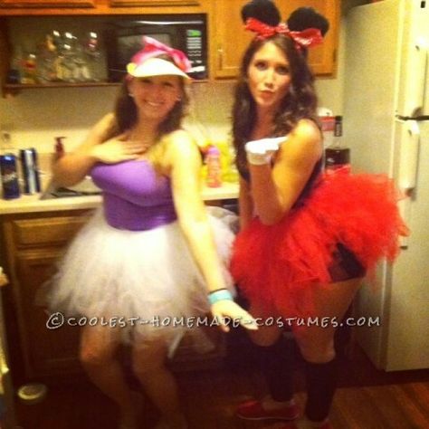 Minnie mouse and Daisy duck Mouse Halloween Costumes, Bff Costumes, Daisy Duck Costume, Costume Duo, Minnie Mouse And Daisy Duck, Daisy Costume, Duck Costume, Disney Half Marathon, Cute Halloween Outfits