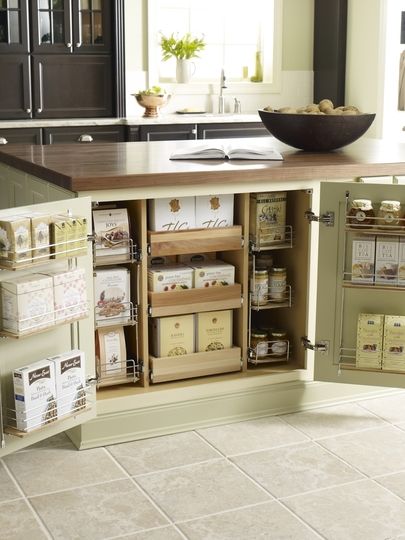 OCD cabinet organization at it's finest Island Storage, Kitchen Island Storage, Quirky Kitchen, Small Kitchen Storage, Organizing Hacks, Kitchen Farmhouse, Kitchen Cabinet Organization, Kitchen Cabinet Storage, Trendy Kitchen