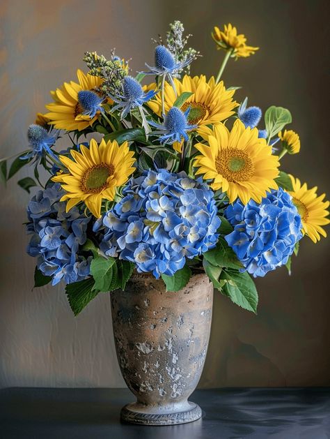 15 Beautiful Hydrangea Flower Arrangement Ideas Antique Flower Arrangements, Vase With Hydrangeas, Silk Sunflower Arrangements, Basket Floral Arrangements Diy, August Flower Arrangements, Hydrangea Floral Arrangements, Hydrangea In Vase, Pretty Bouquet Of Flowers, Hydrangea Flower Arrangement