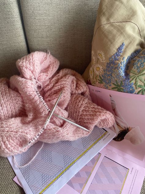 Crochet Process Aesthetic, Tejer Aesthetic, Hermione Granger Harry Potter, Stunning Hairstyles, Knitting Aesthetic, Sweet Nothings, Everything Pink, Hermione Granger, Knitting Inspiration