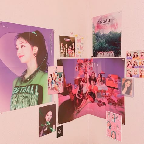 Subtle Kpop Room Decor, Kpop Room Poster Wall, K Pop Wall Decor, K Pop Posters Aesthetic Room, Itzy Room Decor, Small Kpop Room Ideas, Kpop Wall Aesthetic, Kpop Posters On Wall Bedroom, Kpop Room Inspiration