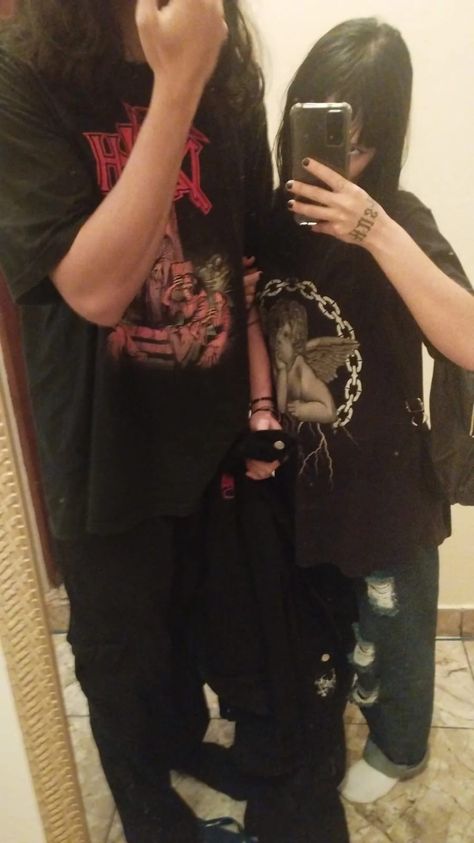 casal 
metaleiro
metal
blackmetal
casal emo
namorados
tiktok
cute Emo Relationship Aesthetic, Metalhead Couple, Sp Manifestation, Goth Couples, Goth Bf, Metal Couple, Goth Couple, Alternative Couple, Cute Emo Couples