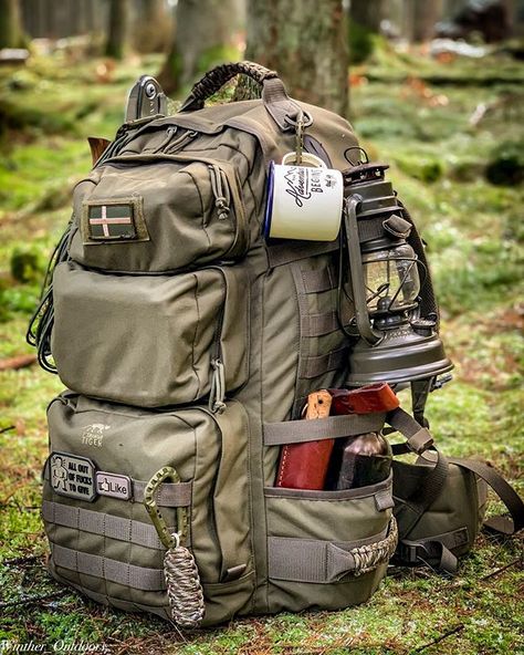 🌲🌲🌲🌲🌲 #bushcraft #tasmaniantiger #bushcrafter #woodsman #survival #military #nature #uteliv #svarogych #feuerhand #backpack #casström… Bushcraft Backpack, Bushcraft Shelter, Bushcraft Kit, Camping Accesorios, Survival Backpack, Bushcraft Gear, Survival Bag, Bushcraft Camping, Tactical Backpack