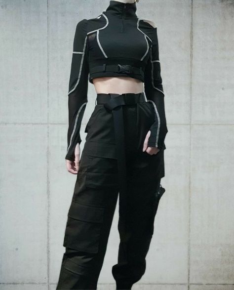 Cyberpunk Clothes Women, Black Cyberpunk Aesthetic, Women’s Techwear, Techwear Women Aesthetic, Dark Cyberpunk Outfit, Techcore Fashion, Techwear Women Outfit, Techwear Aesthetic Outfit, Tactical Fashion Women