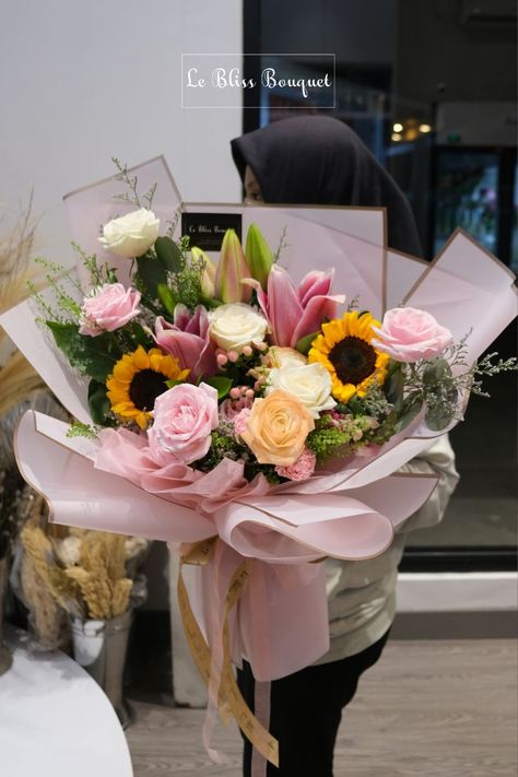 Extra Large Sunflower bouquet, special Lily Casablanca, Hypericum Berry Peach, Thlaspi, Sunflower, White rose, Carnation Pink, in theme peachy pink yellow, korean style bouquet. Recommend to gift someone special. 
Click the link for more, by Le Bliss Bouquet
#luxurygift #leblissbouquet #flowerbouquet #freshflower #luxuryflower #sunflower #lilycasablanca #extralargebouquet Korean Style Bouquet, Hypericum Berry, Large Bouquet, Yellow Bouquets, Carnation Pink, Sunflower Bouquet, Lily Bouquet, Sunflower Bouquets, Flowers Bouquet Gift