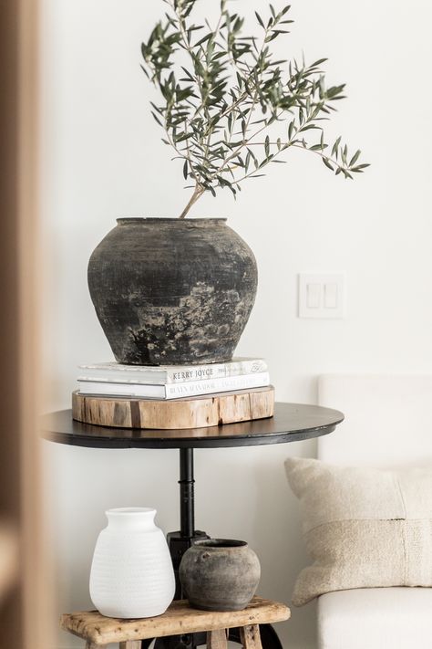 We have yet to find THE indoor olive tree that will fill this corner of our home, so instead we created our own olive tree set-up to hold its place!! We know our ollie is out there somewhere, but not mad about what’s going on in the meantime! | Design and Photography by Public 311 Design | #pottedolivetree #olivetreedecor #public311design #modernfarmhousedecor #modernfarmhouselivingroomdecor #neutralmodernfarmhouseinterior #blackandwhitehomedecor Design Blogs, Deco Originale, Decor Pillows, Cheap Decor, Cheap Home Decor, Decoration Table, Home Decor Accessories, Home Decor Inspiration, Home Deco