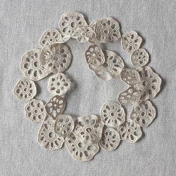 While browsing Pinterest the other day, I came upon this delicate crochet work created by Japanese artist, Jung-jung . Jung-jung's work is ... Japanese Crochet, Lotus Root, Knit Art, Fiber Jewelry, Crochet Needles, Freeform Crochet, Textile Jewelry, Art Textile, Crochet Art