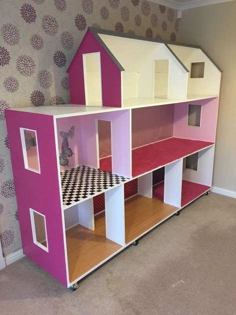 Diy Barbie Dream House, Barbie House Plans, Homemade Barbie House, American Girl House, Pink Dollhouse, Cardboard Dollhouse, Diy Barbie House, Girls Dollhouse, American Girl Doll House