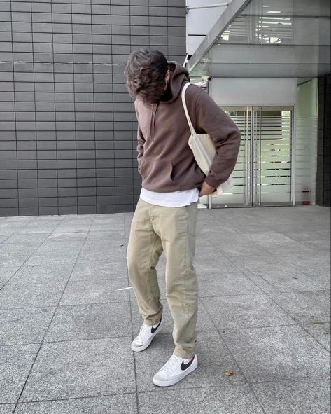 #streetwear #hoodie #brown Brown Hoodie Outfit, Chinos Men Outfit, Hoodie Outfit Men, Guy Fits, Herren Style, Pants Outfit Men, Trendy Boy Outfits, Brown Hoodie, Street Style Outfits Men