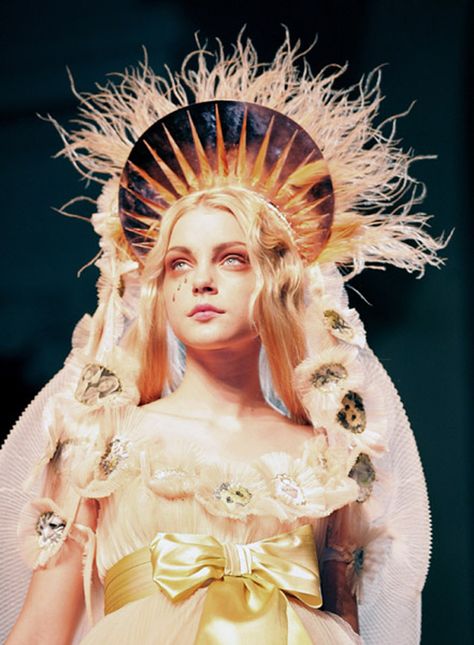 jessica stam + jean paul gaultier    http://themaisonhappiness.com/2012/04/02/jessica-stam-jean-paul-gaultier/ Zuhair Murad, Fashion Design Inspiration, Jessica Stam, William Adolphe Bouguereau, The Grisha Trilogy, Poses References, 판타지 아트, Foto Inspiration, 영감을 주는 캐릭터