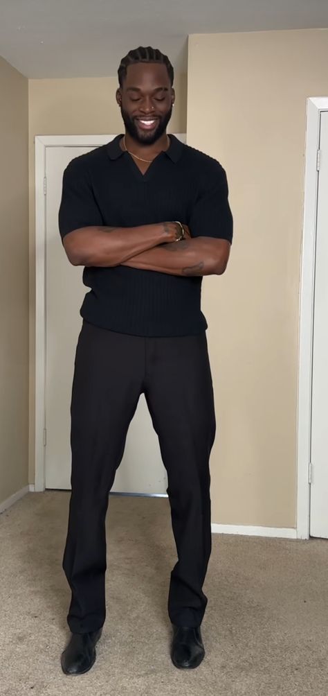 Black Mens Business Casual Outfits, All Black Graduation Outfit Men, Semi Formal All Black Outfit Men, Business Dinner Outfit Men, Man Interview Outfit, Business Casual Men Interview, Classy Black Man Aesthetic, Award Ceremony Outfit Men, Graduation Male Outfit