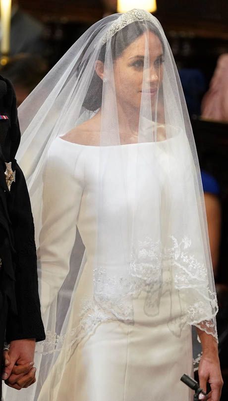 Wedding Tiara Veil, Famous Wedding Dresses, Meghan Markle Wedding Dress, Royal Wedding Gowns, Wedding Tiara Hairstyles, Meghan Markle Wedding, Prins Harry, Sparkle Wedding Dress, Bonnie Wright