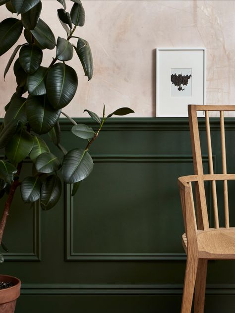 Dark Green Hallway, Lambriseringen Gang, Hallway Panelling, Bright Hallway, Green Hallway Ideas, Hallway Paint, Hallway Colours, Dark Hallway, Dark Green Walls