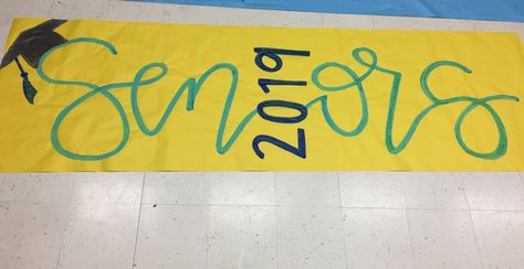 Senior spirit sign School Spirit Ideas Pep Rally, Cheerleading Signs, Poster Board Ideas, High School Posters, School Spirit Posters, Senior Posters, Senior Night Posters, Senior Week, Senior Year Fun