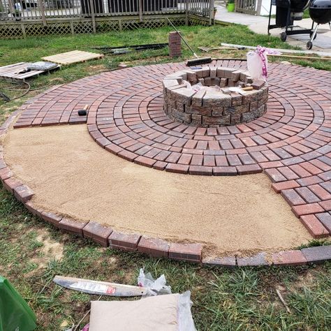 Brick Fire Pit, Outdoor Fire Pit Designs, Fire Pit Landscaping, Have Inspiration, Backyard Fire, Outdoor Decor Backyard, Backyard Garden Design, Small Backyard Patio, Fire Pit Backyard