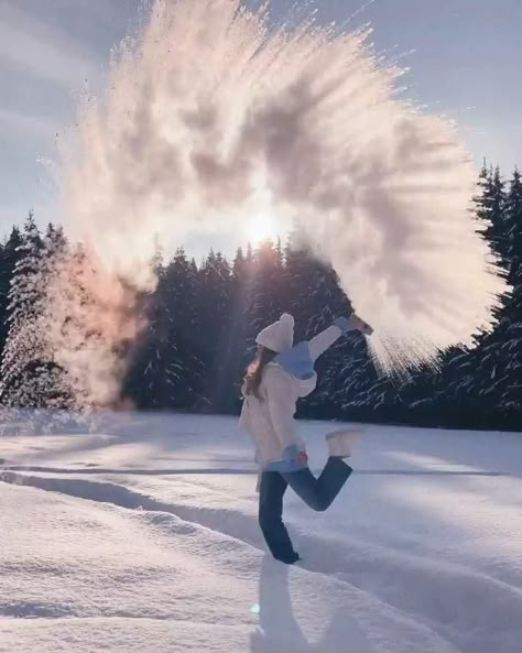 Snow Photography Ideas, Winter Portraits Photography, Winter Snow Photography, Winter Photo Shoot, Snow Photoshoot, Travel Pose, Winter Portraits, Travel Picture Ideas, Snow Pictures