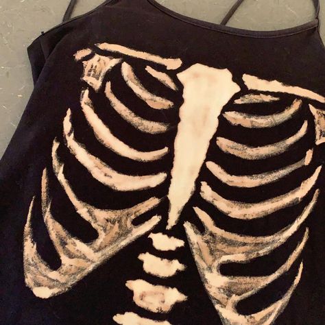 Rib Cage Shirt Diy Bleach, Skull Bleach Shirt, Skeleton Shirt Diy, Bleaching Clothes, Skeleton Makeup, Ribbed Shirt, Bleach Art, Skull Makeup, Skeleton Shirt