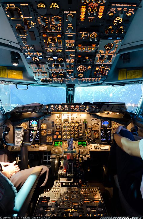 A big thank you to the crew for allowing me to take a picture prior departure! The "bobby" cockpit is always a treat to look at. - Photo taken at Frankfurt am Main (Rhein-Main AB) (FRA / EDDF / FRF) in Germany on April 30, 2012. Photo Avion, Jet Privé, Pilots Aviation, Airplane Wallpaper, Airline Pilot, Boeing Aircraft, Aircraft Interiors, General Aviation, Flight Simulator