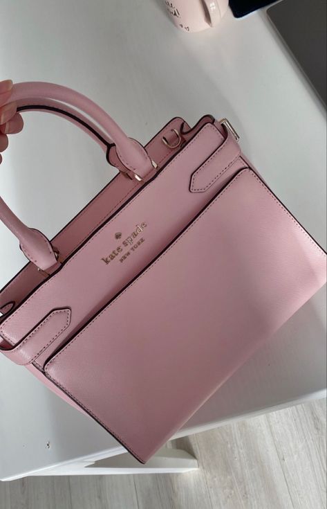 Kate Spade Staci Medium Satchel, Kate Spade Purse Aesthetic, Luxury Pink Aesthetic, Pink Purse Aesthetic, Cute Purses Aesthetic, Luxury Aesthetic Pink, Pink Bag Aesthetic, Pink Purse Outfit, Kate Aesthetic