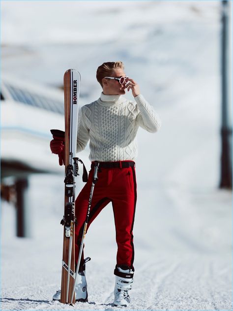 Harry Goodwins tackles a winter outing with Spanish GQ. The British model takes to the slopes in a chic wardrobe by stylist Joana de la Fuente. She styles Ski Fashion Men, Ski Outfit Men, Apres Ski Men, Mode Au Ski, Fashion Trend Book, Apres Ski Outfits, Apres Ski Style, Apres Ski Party, Men's Knitwear