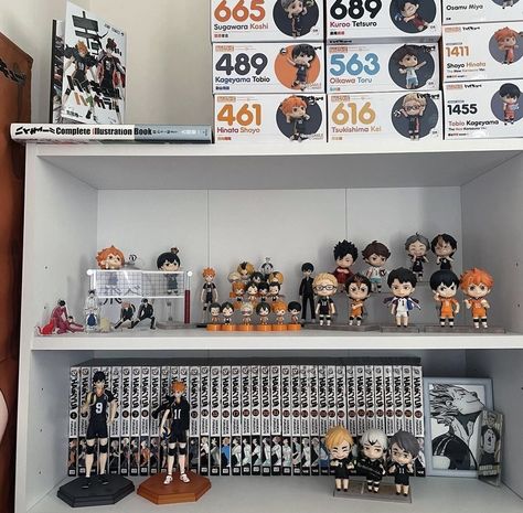 Nendoroid Display Ideas, Haikyuu Room Decor, Haikyuu Room, Haikyuu Collection, Nerd Room Ideas, Bedroom Ideas Cute, Anime Room Ideas, Manga Shelving, Manga Shelf