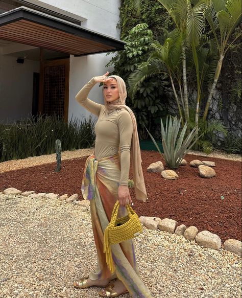 Dubai Outfits Ideas Hijab, Muslim Vacation Outfits, Modest Vacation Outfits Beach, Hijabi Vacation Outfits, Malta Outfits, Modest Vacation Outfits, Cabo Trip, Morocco Trip, Holiday Fits