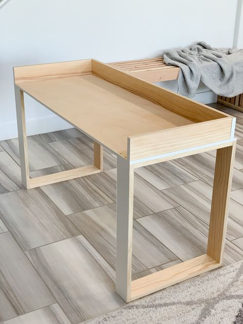 Diy Small Desk, Homemade Desk, Diy Kids Desk, Diy Bureau, Diy Wood Desk, Plywood Desk, Diy Desk Plans, Diy Computer Desk, Desk Plans