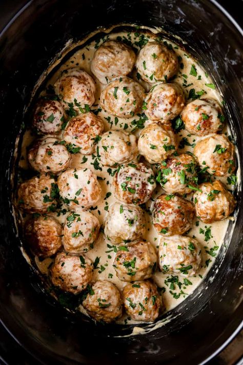 Slow Cooker Swedish Meatballs, Swedish Meatballs Crockpot, Swedish Meatballs Recipe, Swedish Meatballs Easy, Meatball Recipes Crockpot, Crock Pot Meatballs, Hearty Meal, Swedish Meatballs, Meatballs Recipe