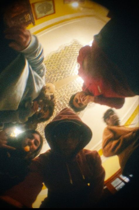 5 Group Of Friends Aesthetic, Fisheye Group Photo, Extrovert Aesthetic Pictures, Group Aesthetic Photos Faceless, Brown Friend Group, Friend Group Of 5 Aesthetic, Chaotic Family Aesthetic, Found Family Aesthetic Pictures, 7 Group Of Friends