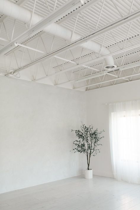 White Industrial Ceiling, Aesthetic Photo Studio, Photo Studio Interior Design, Meditation Business, White Photography Studio, Indoor Poses, White Warehouse, Pole Studio, Photography Studio Spaces