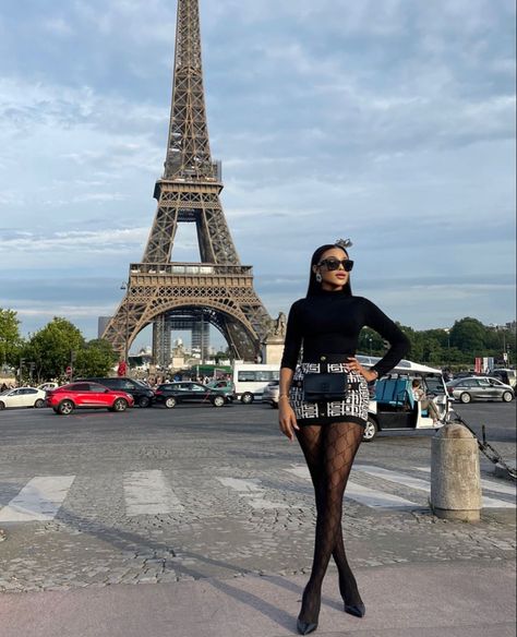 Effile Tower Outfit, Effiel Tower Outfits, Eiffel Tower Outfits, Eiffel Tower Picture Ideas, Eiffel Tower Outfit, Paris Trip Outfits, Eiffel Tower Pictures, Ski Weekend, Outfits Paris