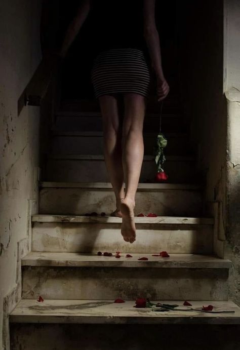 Dark Photography, Beautiful Photo, Photo Inspiration, Photography Inspiration, Red Roses, Photography Poses, Portrait Photography, Art Photography, A Woman