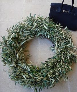 MaiTai's Picture Book: How to make an olive wreath Olive Branch Garland, Olive Branch Wreath, Olive Wedding, Living Wreath, Olive Wreath, Lavender Wreath, Large Wreath, Branch Decor, Olive Trees