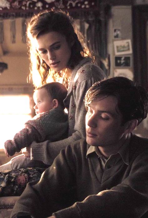 Keira Knightley as Vera Phillips & Cillian Murphy as William Killick - The Edge of Love Tumblr, Vera Phillips, Cillian Murphy The Edge Of Love, William Killick, Cillian Murphy Wife, Pesky Blinders, Edge Of Love, Tomas Shelby, Murphy Actor