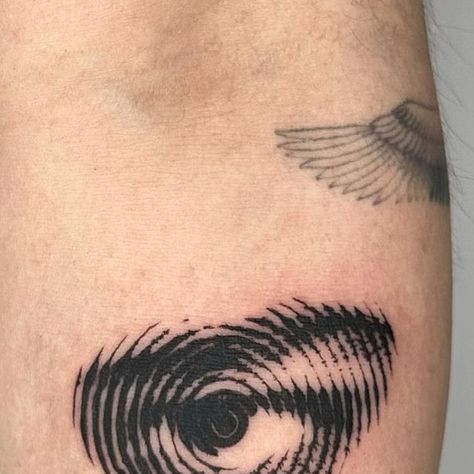 Camille 🌱 on Instagram: "Custom halftone eye for Long ! So so nice to meet you 🖤 Done at @akaberlin" Halftone Tattoo, Picture Frame Tattoo, Halftone Art, Frame Tattoo, Framed Tattoo, January 25, So Nice, Tattoo Inspo, Tattoo Styles