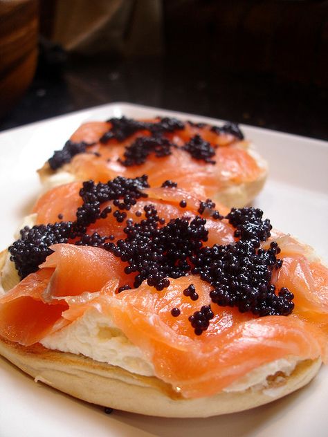 Sunday Breakfast Salmon Caviar, Wedding Autumn, Brunch Bread, Bagel Cream Cheese, Sunday Breakfast, Smoked Salmon, Bagels, Pretty Food, Wine Recipes