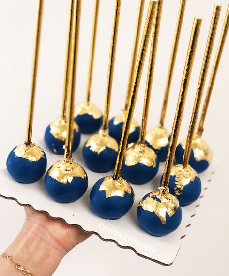 Blue and gold theme cake pops Blue Gold Theme Party, Blue Gold Dessert Table, Blue And Gold Themed Party, Navy And Gold Cake Pops, Cake Pops Blue And Gold, 18th Birthday Cake Blue And Gold, Navy Blue Chocolate Covered Strawberries, Blue White And Gold Cupcakes, Blue Black Gold Party Decorations