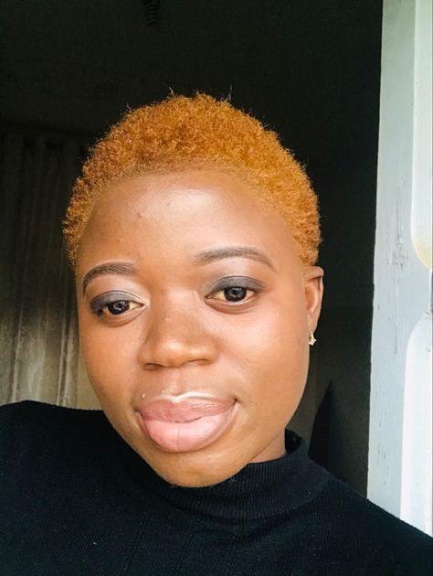 Brown to gold tinted short haircut for women of color Gold Hair Colors On Black Women, Hair Colors On Black Women, Short Haircut For Black Women, Tinted Hair, Haircut For Black Women, Big Chop Natural Hair, Gold Hair Colors, Hair Tint, Big Chop