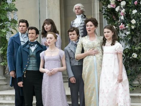 Prom Images, Bridgerton Season 2, Bridgerton Family, Dating Red Flags, Phoebe Dynevor, Regency Dress, Queen Charlotte, Dress Images, Season 4