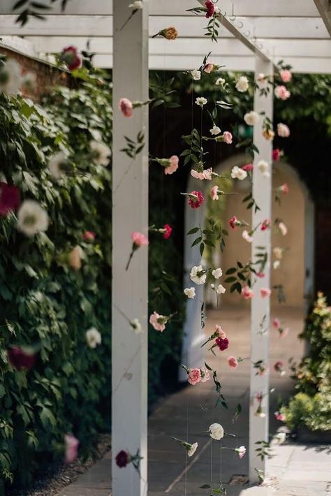 Hanging Flowers From Trees Wedding, Window Flower Decoration, Hanging Single Flowers, Hanging Table Floral, How To Make Hanging Flower Garland, Celling Flower Decoration, Hanging Flowers Backdrop Wedding, Hanging Flowers Pergola, Flowers Dangling From Ceiling