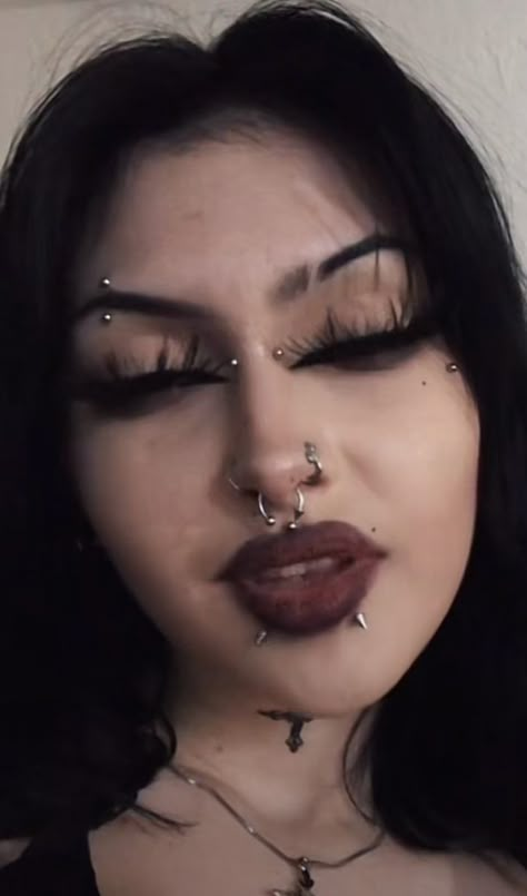 Silver Facial Piercings, Silver Face Piercings, Multiple Face Piercings, Lots Of Piercings Face, Piercing Combos Face, Unique Piercings Face, Eyebrow Piercing Aesthetic, Piercing Inspo Face, Snakebites Piercings