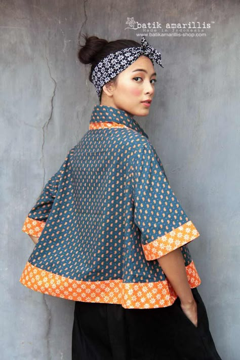 Mixing Prints Fashion, Batik Malaysia, Mode Batik, Batik Amarillis, Batik Top, Batik Clothing, Intangible Cultural Heritage, Crochet Beach Dress, Patchwork Clothes