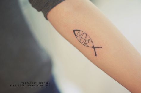 Minimalistic Tattoos by Seoeon Will Make You Want to Get Inked Origami Tattoo, Dr Woo, Minimal Tattoo Design, Tattoo Prices, Sweet Tattoos, Fish Tattoo, Christian Symbols, Discreet Tattoos, Piercing Ideas