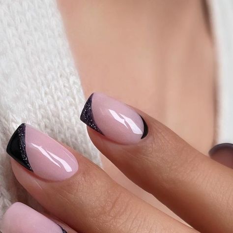 Paulina Juśkiewicz on Instagram: "Przepiękny Dark & Spark 399 od @semilac 🖤 @semilac 582 Natural Rose, 399 Dark & Spark, SemiArt Black Reklama marki @semilac #blacknails #frenchnails #frenchmanicure #sparklenails #flashnails #glitternails #simplenails #classicnails #winternails #christmasnails #festivenails #elegantnails #autumnnails #fallnails #nailoftheday #nailonpoint #nailinspiration #nailideas #nailaddict #naturalnails" Nail Shapes Squoval, Holiday Acrylic Nails, Christmas Gel, Milky Nails, Squoval Nails, Short Gel Nails, Cute Simple Nails, October Nails, Winter Nails Acrylic