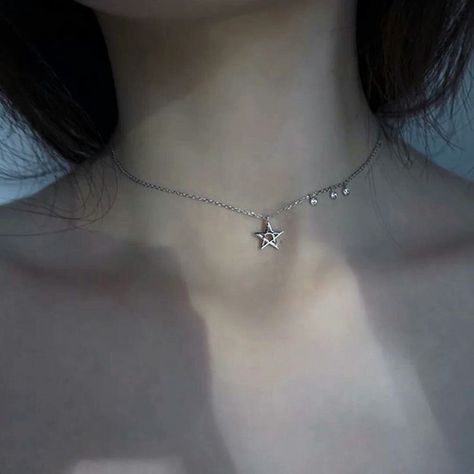 Asthetic Accesories, Simple Necklace Everyday, Jewelry Accessories Ideas, Girly Accessories, Classy Jewelry, Fancy Jewellery, Funky Jewelry, Star Jewelry, Fancy Jewelry