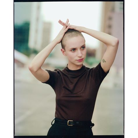 Bald Women Fashion, Buzzed Hair Women, Bald Head Women, Shaved Head Women, Buzzed Hair, Shave My Head, Oufits Casual, Super Short Hair, Bald Women