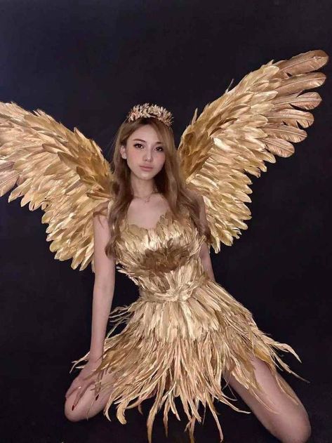 Feather Fairy, Halloweenský Makeup, Halloween Videos, Girl Halloween Costumes, Hot Halloween Outfits, Recycled Dress, Angel Costume, Crazy Outfits, Wings Costume