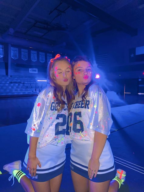 Black Out Pep Rally Outfits, Fiesta Pep Rally, Pep Rally Themes High School, Black Out Pep Rally, Black Light Pep Rally, Pep Rally Themes, Hallo Costumes, Spirit Weeks, Crazy Movie